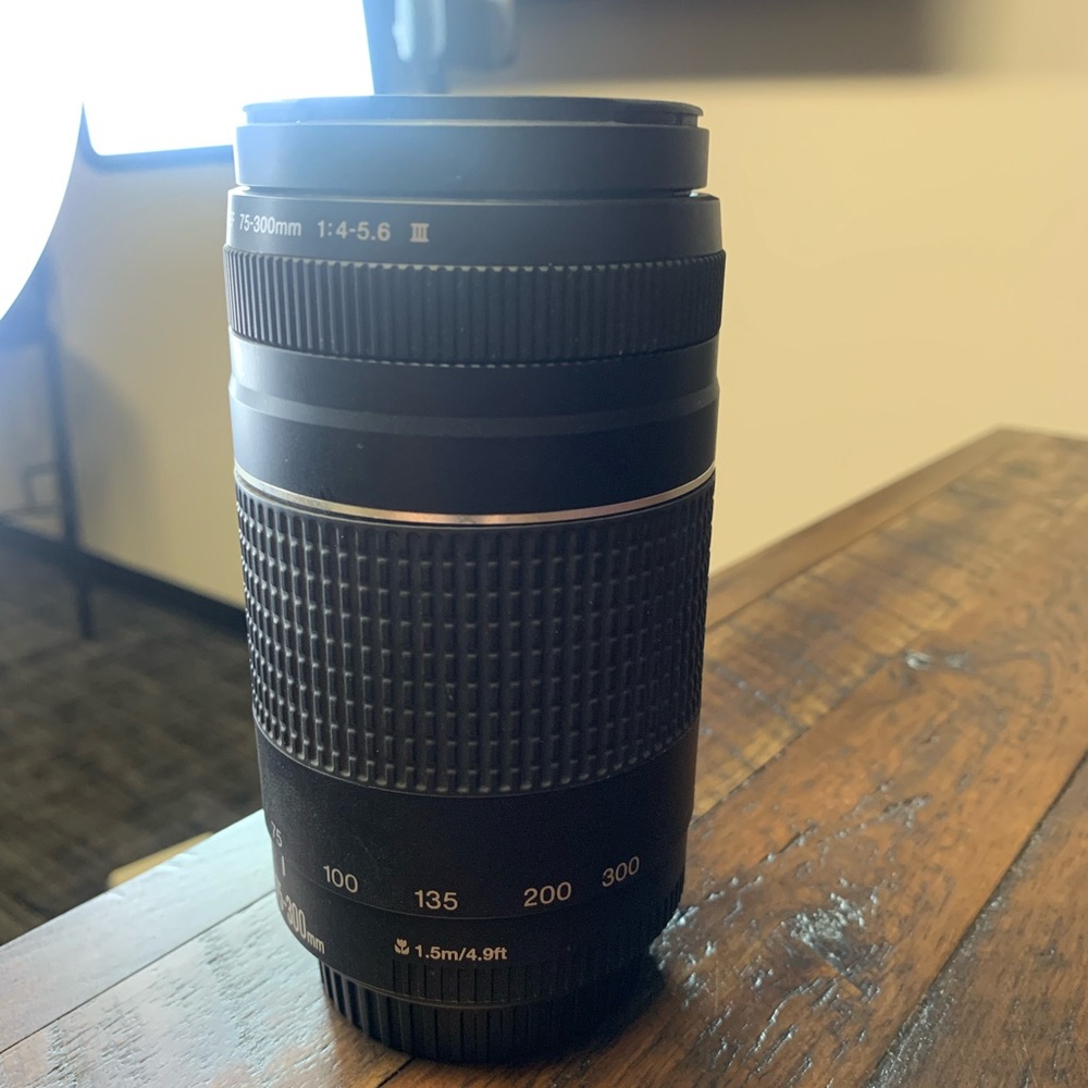 Canon Black and Silver Telephoto Lens - Picture 5 of 16
